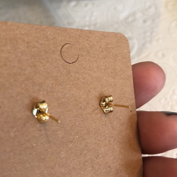 Earring - Picture 3 of 3